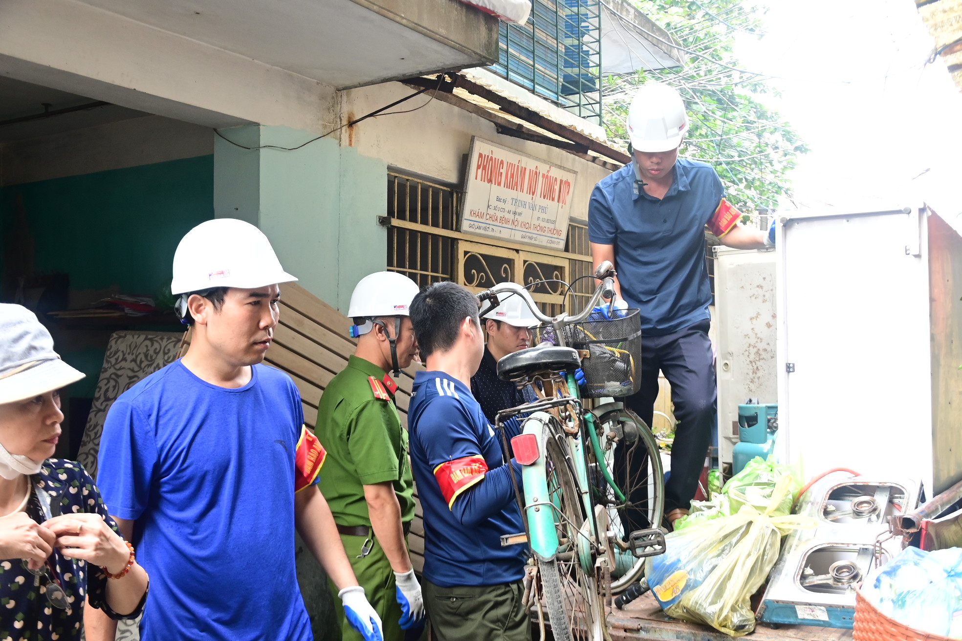 Hoàn thành việc giúp đỡ nhân dân Nhà A7, A8 Vạn Mỹ di chuyển tài sản, đồ đạc đến nơi ở mới